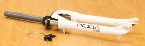 Teleszkóp 28 Suntour NCX FT E RL Lite, fehér